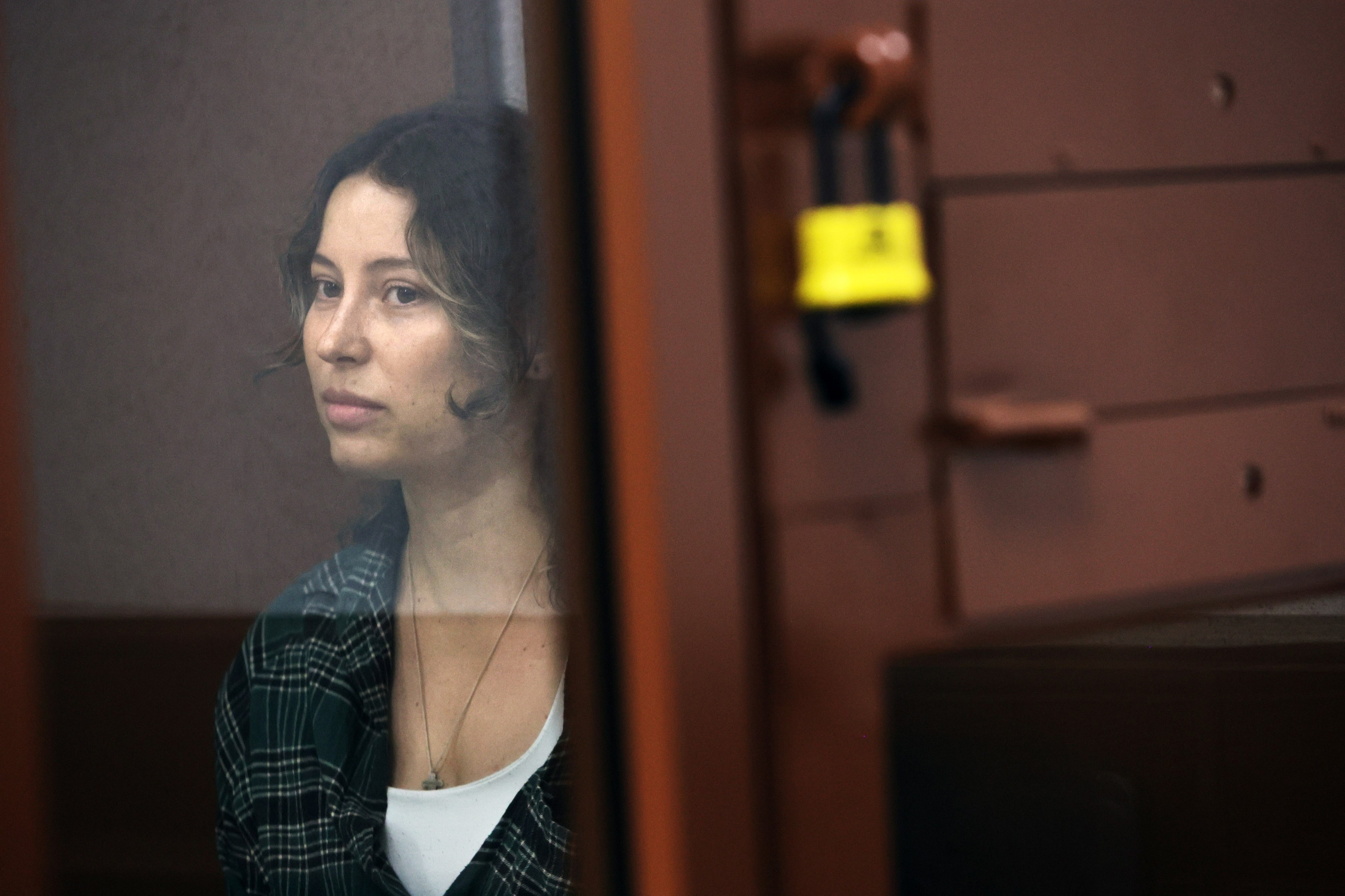 50 de dolari o vor costa 12 ani de închisoare. O femeie a fost condamnată pentru trădare după ce a donat bani Ucrainei