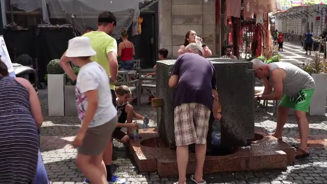 Canicula face prăpăd și în luna august. În mai multe județe din țară temperaturile s-au apropiat de 40 de grade la umbră