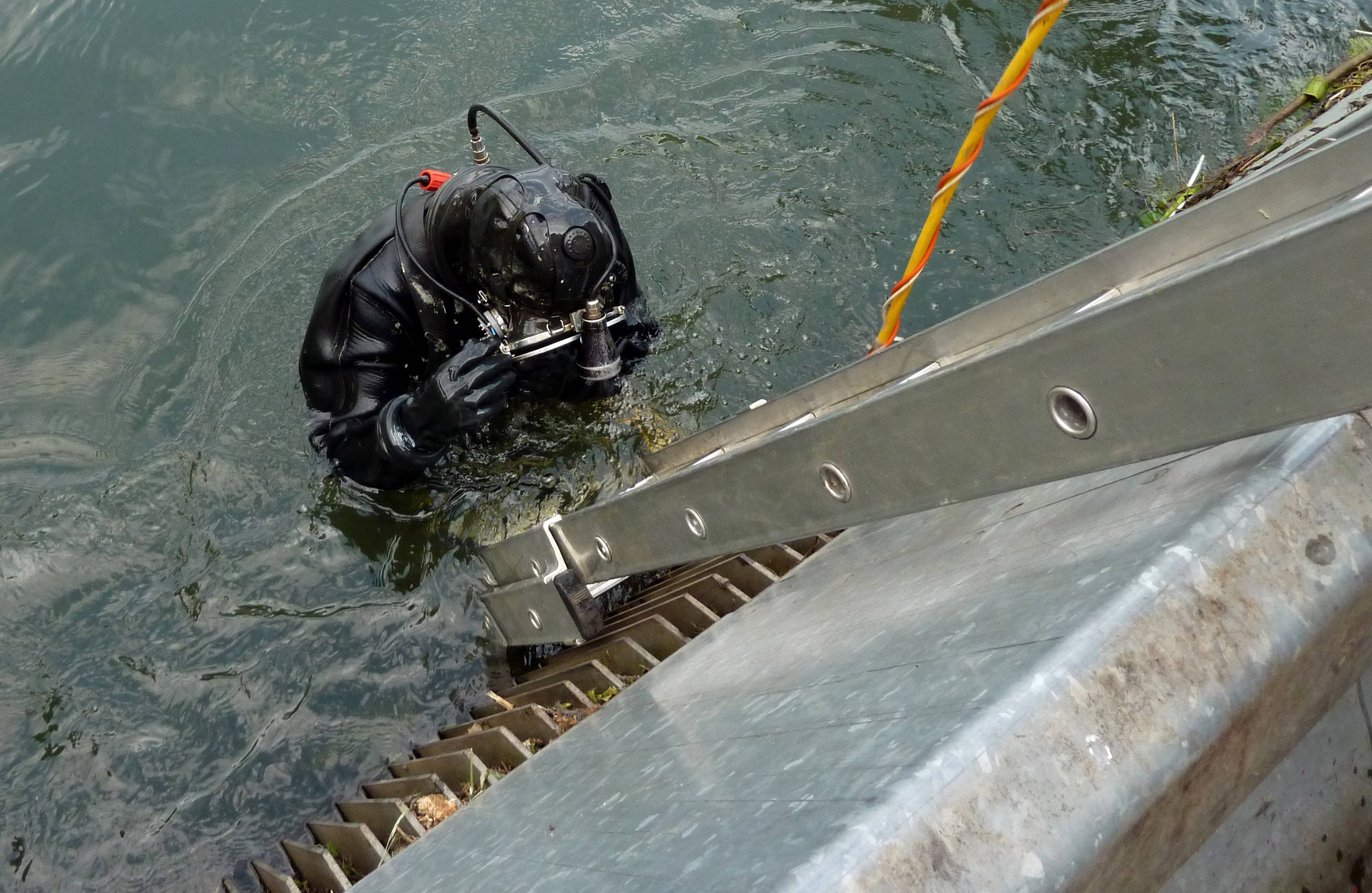 Alertă de contaminare a apei în apropierea unei baze militare din Germania. Localnicii nu trebuie să facă nici măcar duș