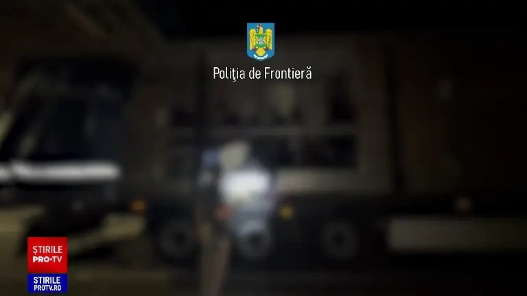 O „armată” de migranți a coborât dintr-un TIR cu mobilă, în Vama Nădlac II. VIDEO