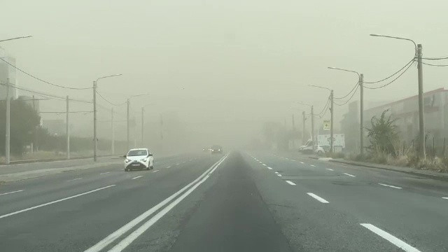 Un nor de cenușă a făcut aerul greu de respirat la intrarea în municipiul Craiova