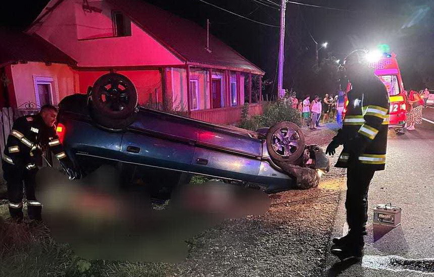 Accident spectaculos pe DN 15D, în Vaslui. Un autoturism s-a răsturnat, iar un adolescent susține că s-a aruncat din mașină