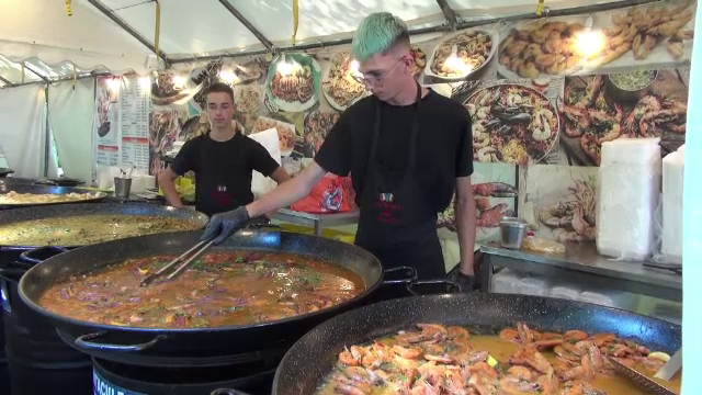 Festin cu midii proaspete, tentacule de calamar, raci suculenți și homar, la Bacău. „Nu l-am dat la alţii”