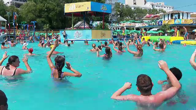 Aglomerație în parcurile acvatice de pe litoral. Cât costă intrarea și care sunt cele mai căutate de către turiști