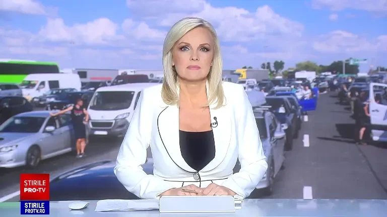 Cozi interminabile și nervi întinși la maxim pentru turiștii care se întorc din vacanță. Trei km, parcurși în 30 de minute