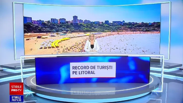 Costineștiul, sufocat de turiști. Șezlongurile au fost „vânate” din zori de 50.000 de turiști. „Este toată lumea bună”