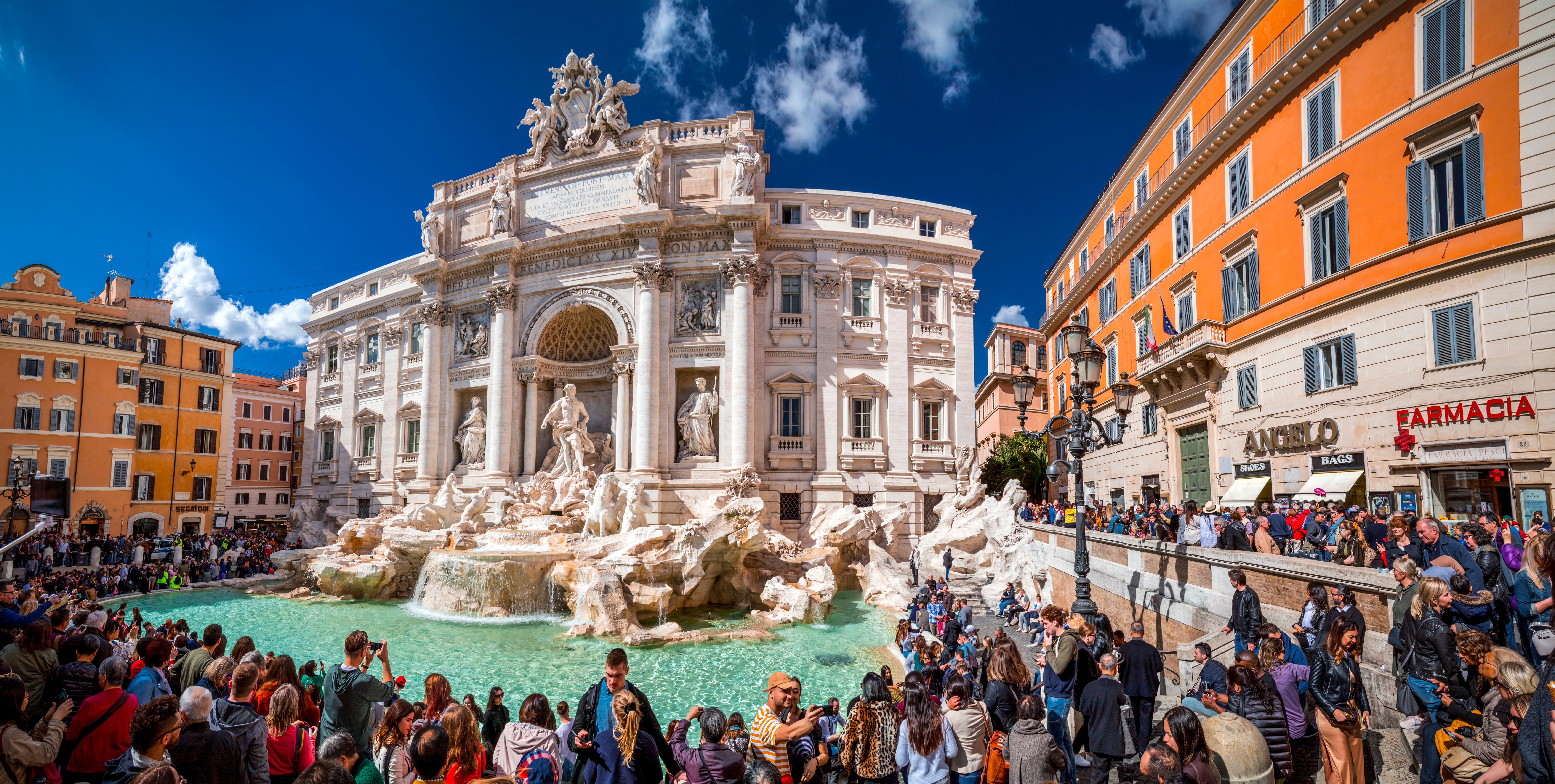 Accesul la Fontana di Trevi se va face contra cost. Cât vor scoate turiștii din buzunar începând din februarie