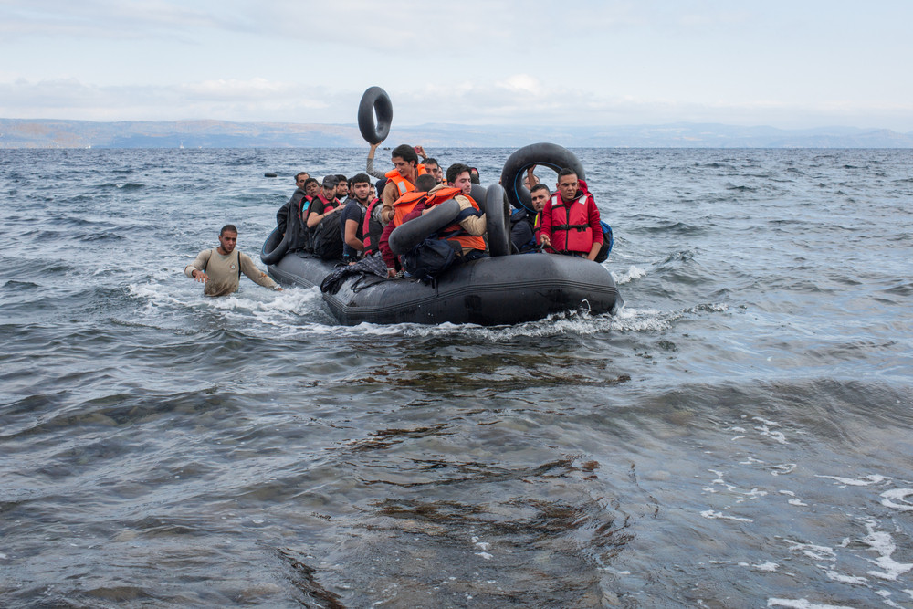 Cel puţin 12 migranţi au murit în cel mai grav naufragiu din acest an de pe Canalul Mânecii. Zeci de persoane, căutate