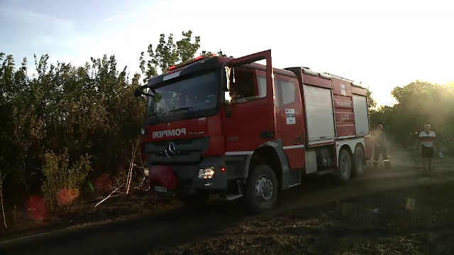 Un bărbat din Dolj a murit în timp ce încerca să-și salveze casa cuprinsă de flăcări. Soția sa a presimțit tragedia