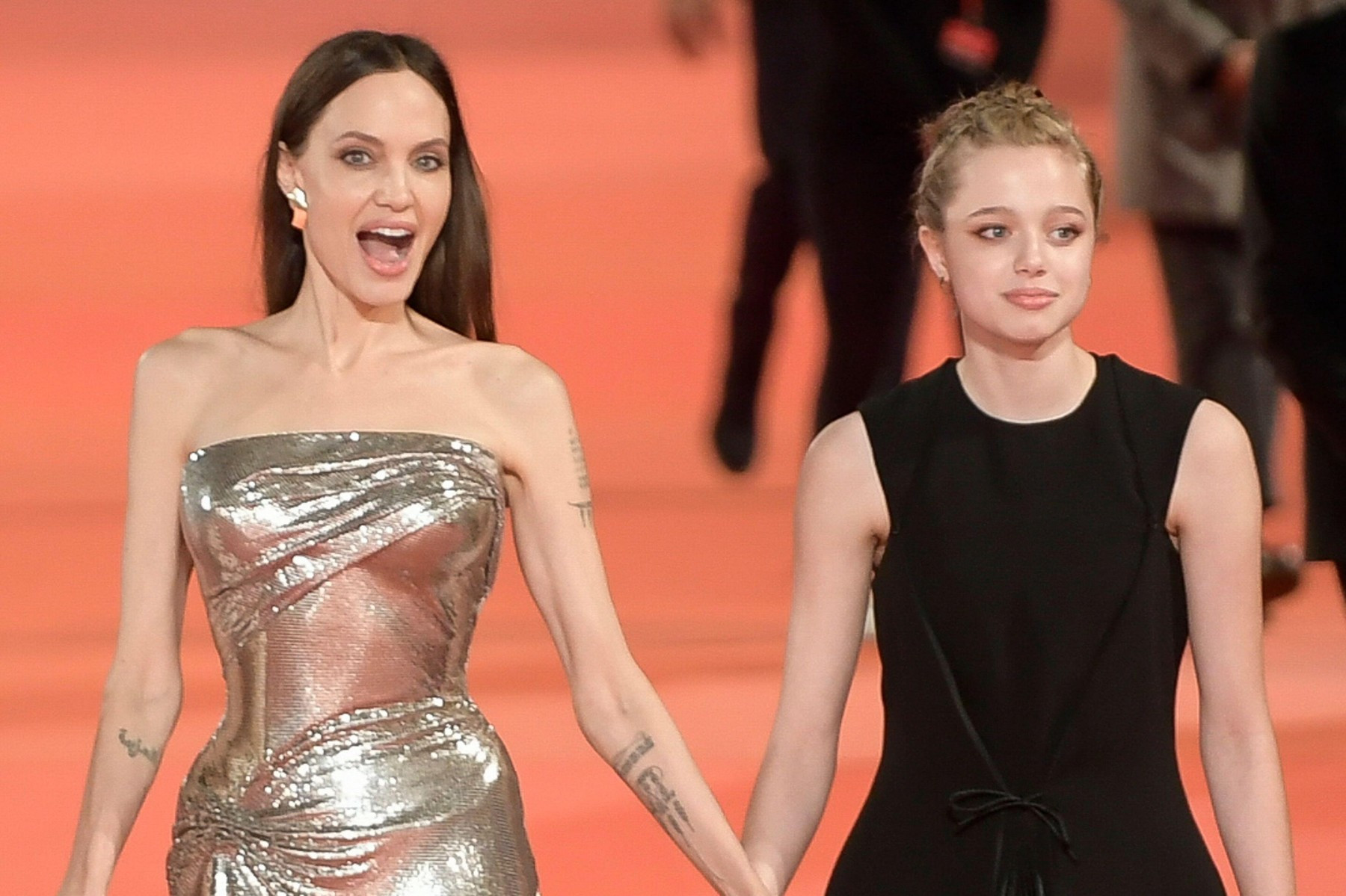 Fiica de 18 ani a lui Brad Pitt a renunțat oficial la numele de familie al tatălui său. Cum o cheamă acum pe Shiloh. FOTO