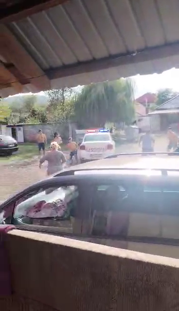 Reglare de conturi în Târgovişte. Zeci de persoane vor fi audiate de polițiști după ce s-au luat la bătaie