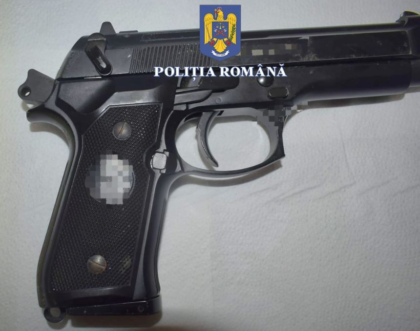 Doi indivizi au tras cu o armă în geamurile unui restaurant din Mangalia. Au fost prinşi când încercau să iasă din ţară