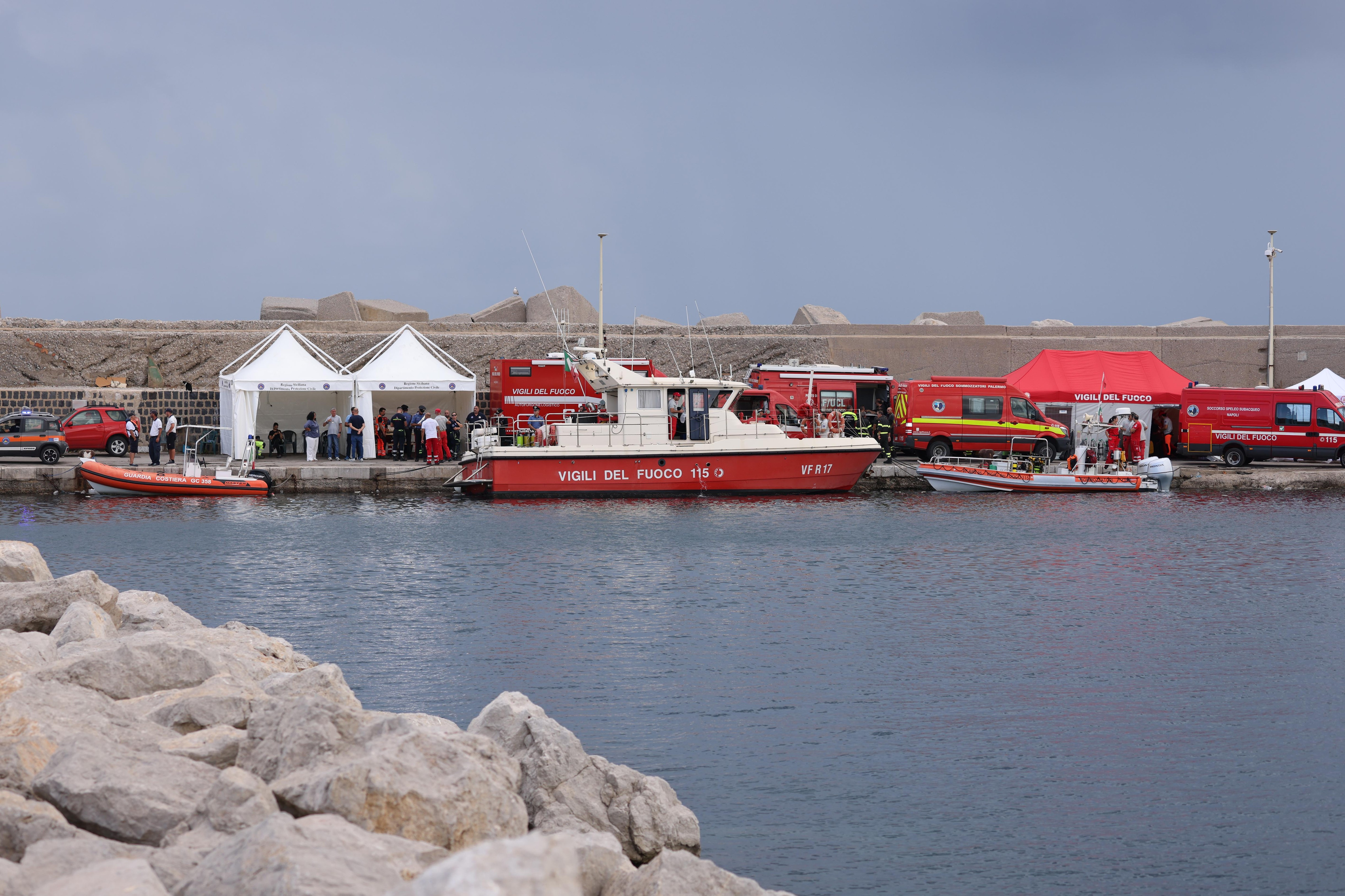 Scafandrii continuă misiunea de salvare a miliardarului Mike Lynch și a celorlalte persoane, după naufragiul iahtului de lux