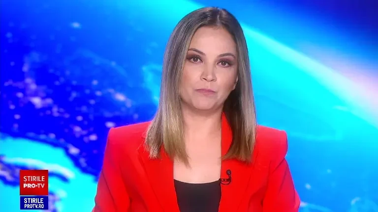 Incendiu violent pe acoperișul unui bloc din Piatra Neamț. Trei persoane au avut nevoie de îngrijiri medicale