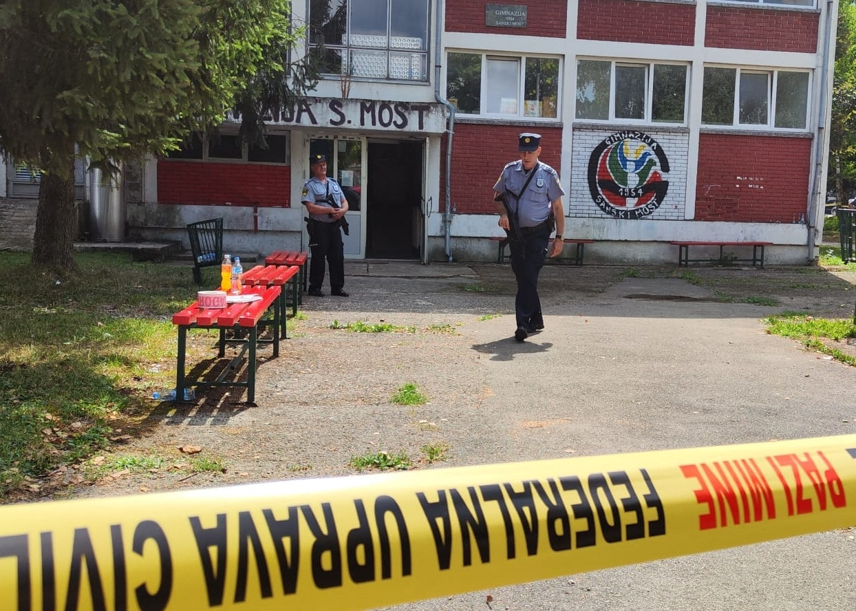 Atac armat într-un liceu din Bosnia. Portarul care a împușcat mortal trei angajați era vizat de o procedură disciplinară