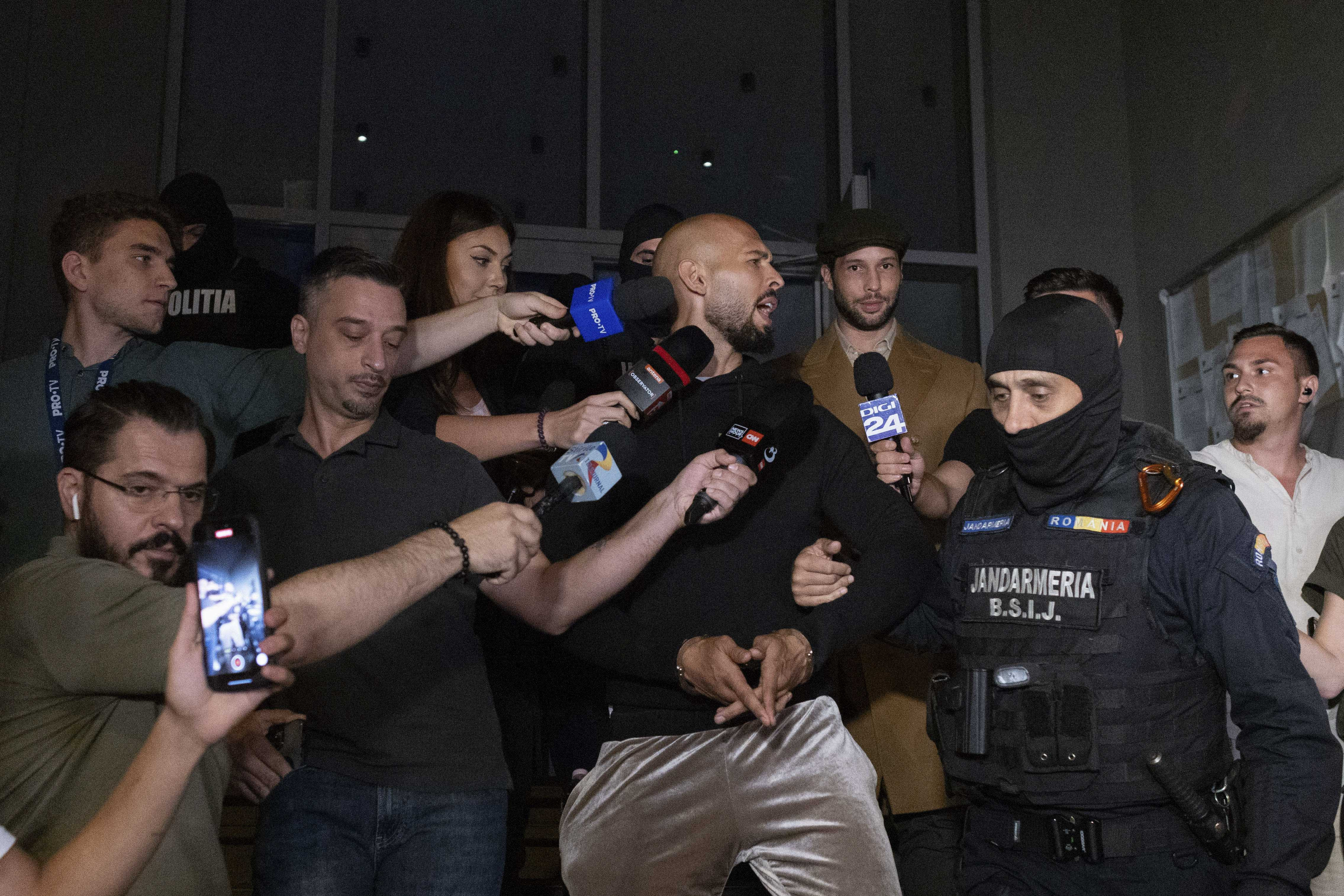 The Guardian: Presupusele victime ale lui Andrew Tate cer SUA să nu se amestece în procedurile penale din România