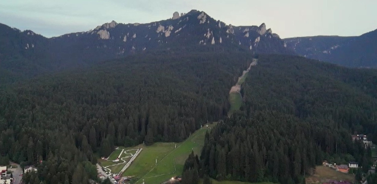 Necunoscuta Românie. Unde se află "muntele sfânt" și "scările care urcă spre cer". Care este taxa de vizitare