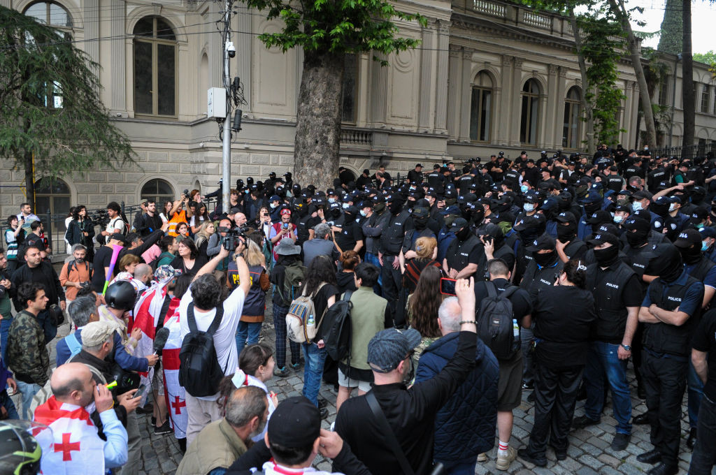 O țară care se pregătea să adere la UE este pe cale să devină „noua Coree de Nord”. „Ar fi sfârșitul democrației”