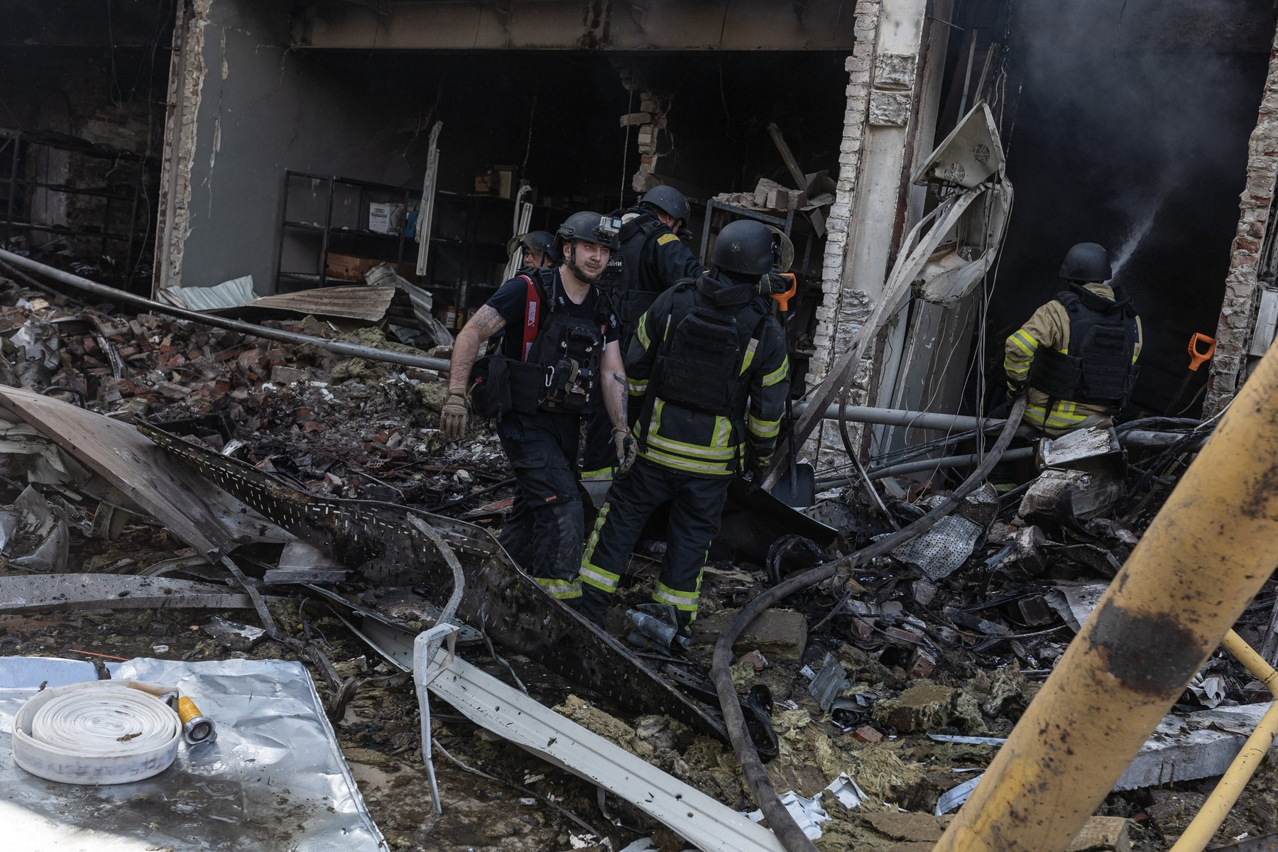 Rușii au ucis din nou civili în Donețk. Câte persoane au murit după un bombardament asupra unui oraș industrial