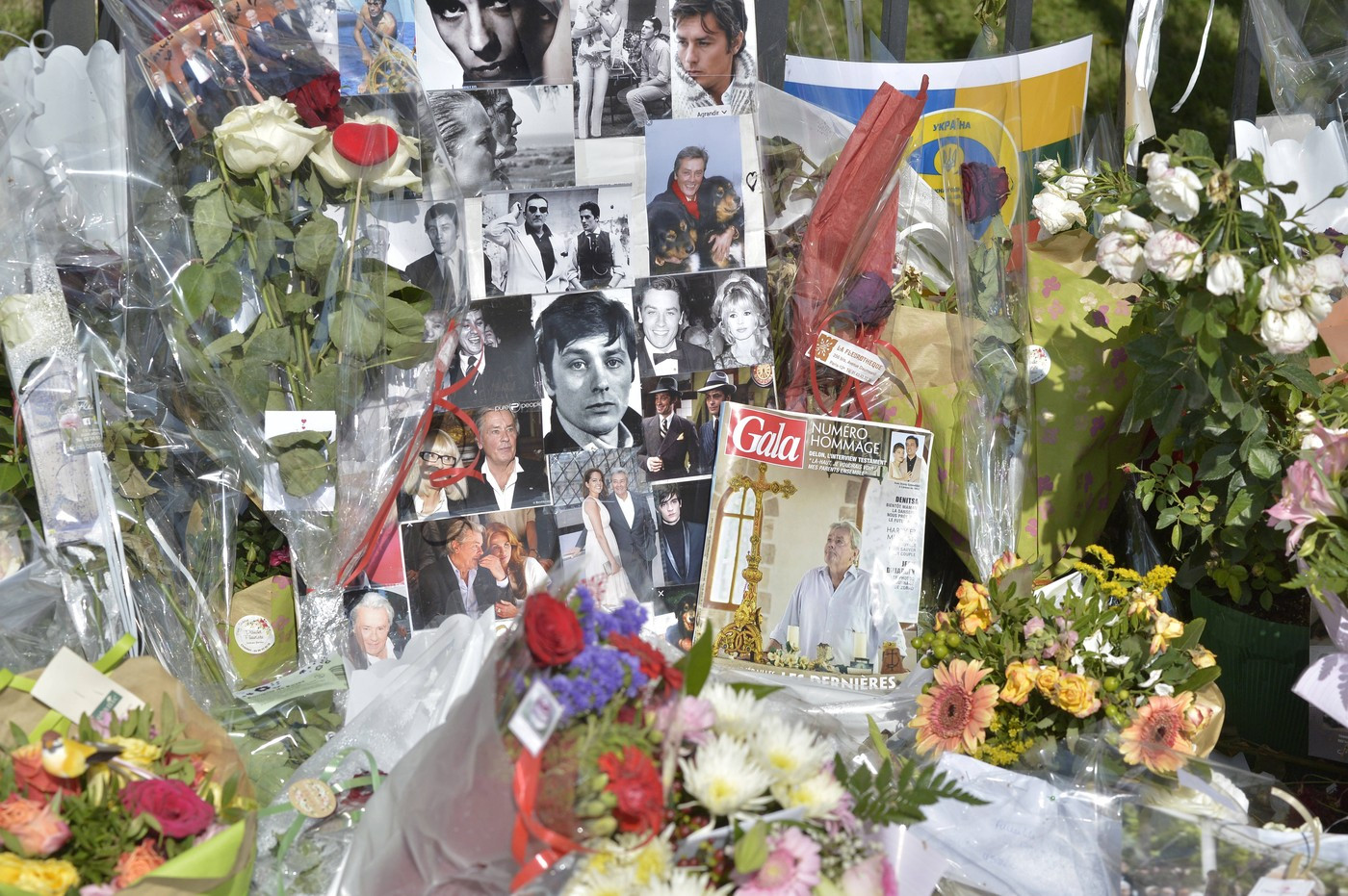 Alain Delon a fost înmormântat. Ce au fost obligate să facă persoanele care au participat la funeralii