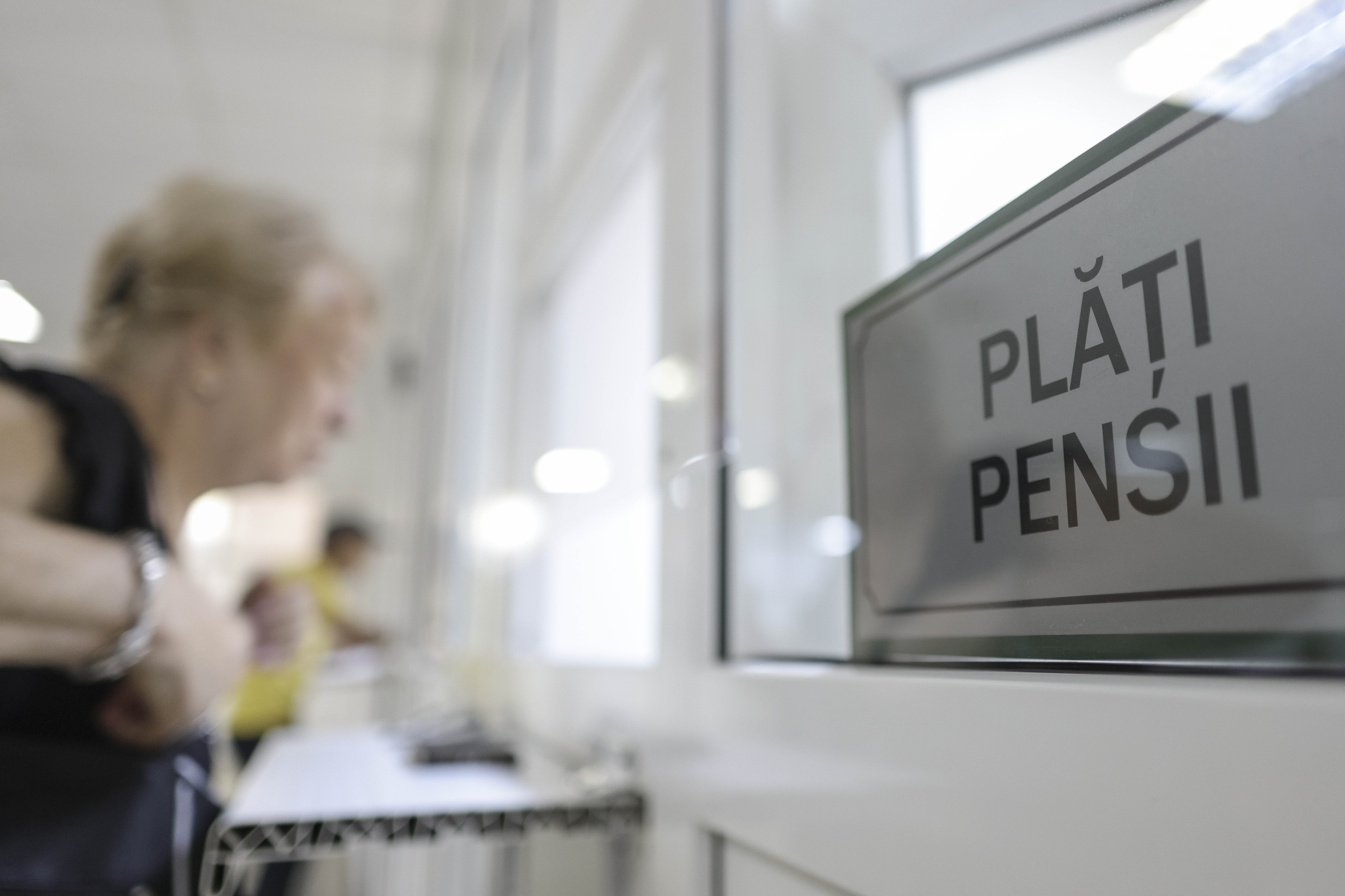 Majorarea pragului de impozitare a pensiilor de la 2.000 la 3.000 de lei, votată de Camera Deputaților. Avertismentul USR