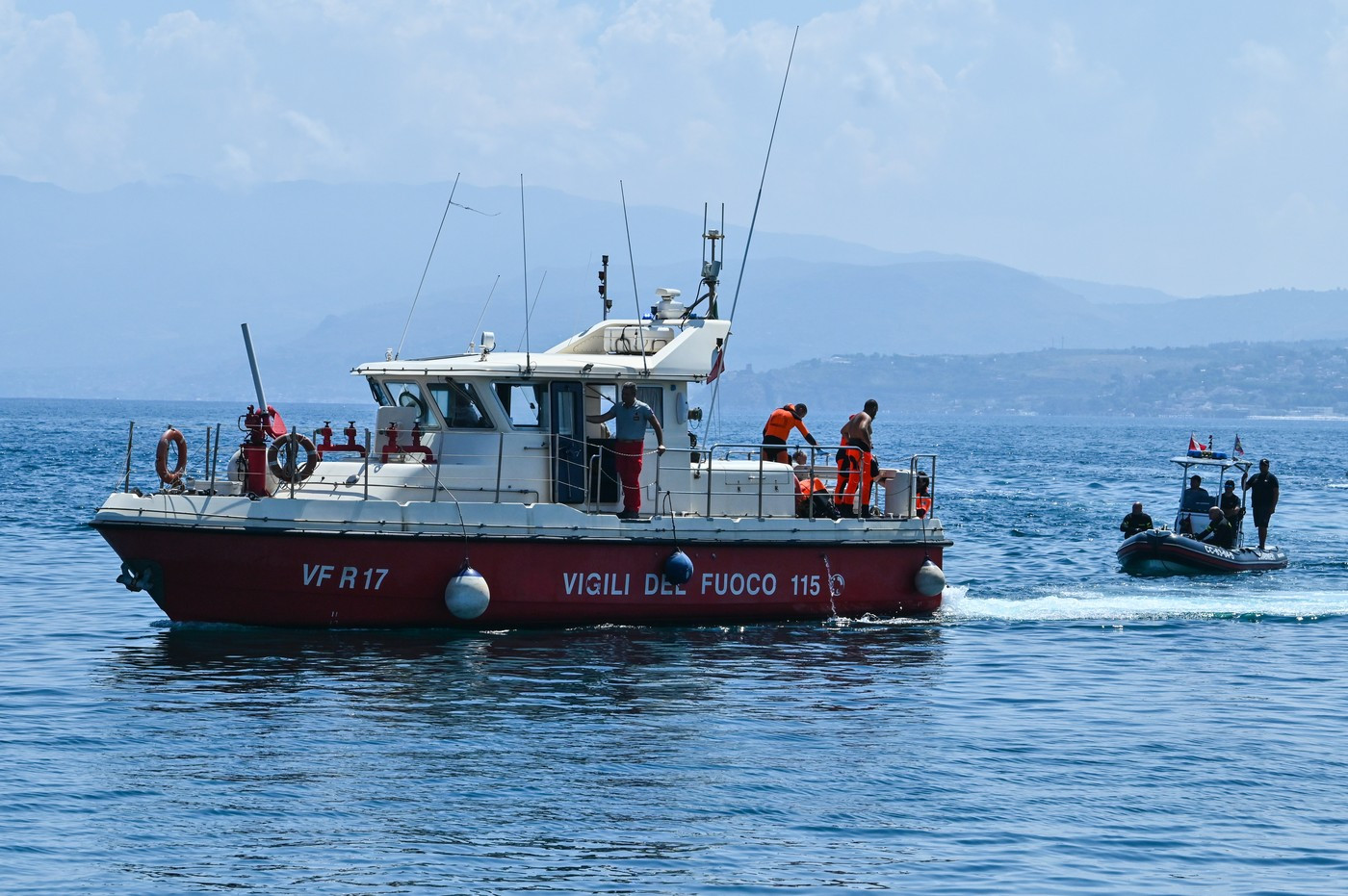 Securitate suplimentară în jurul epavei iahtului Bayesian. Autoritățile se tem să nu fie furate documentele din seifuri