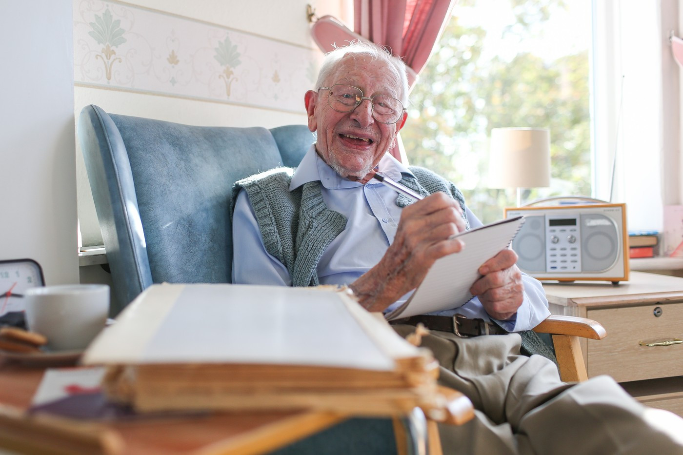 Cel mai bătrân bărbat din lume a împlinit 112 ani. S-a născut odată cu Titanicul. Mâncarea lui preferată