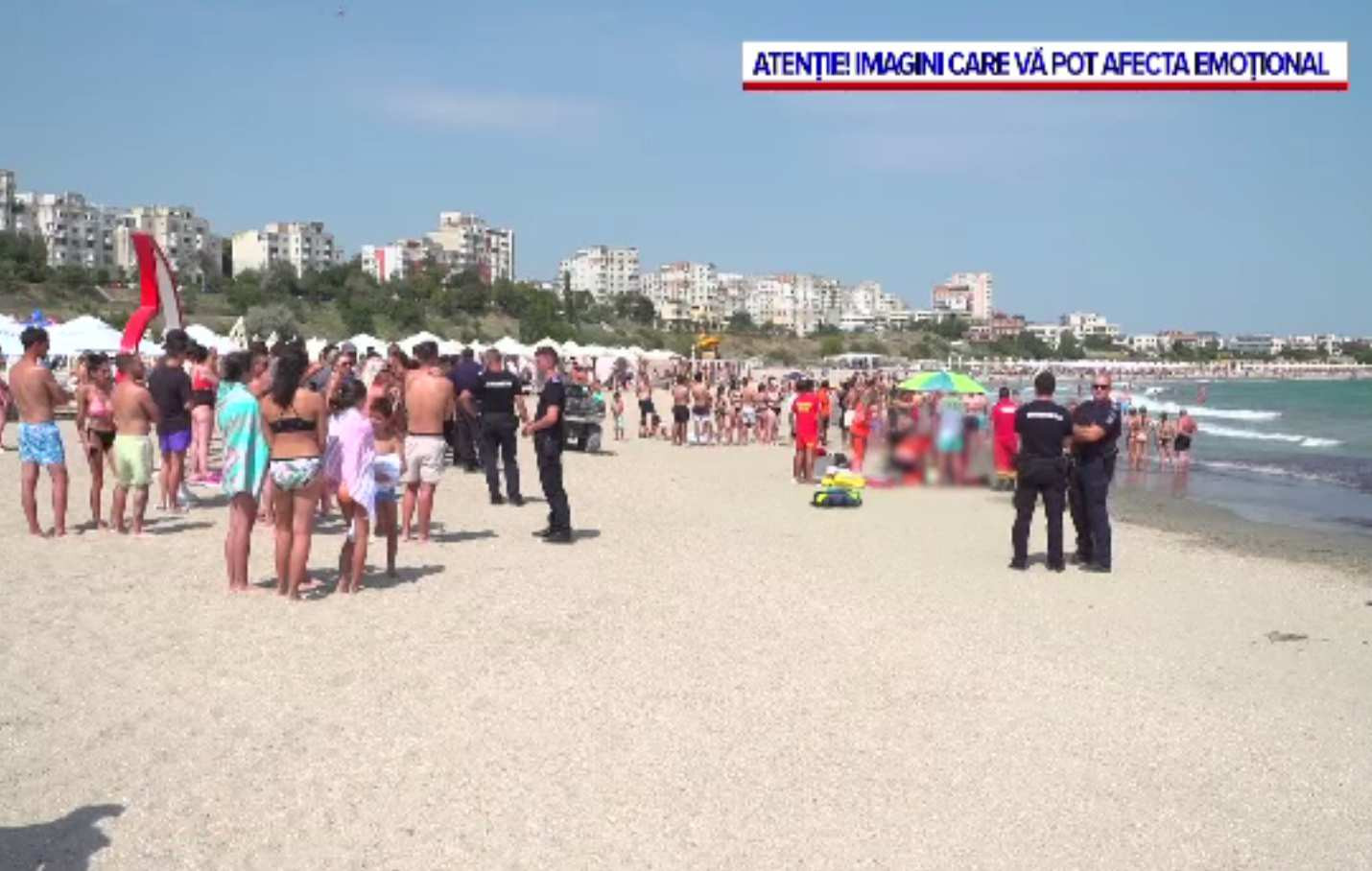 Turiștii ignoră steagul roșu arborat pe litoral. Abia când sunt trași de curenți în larg își dau seama de greșeala făcută