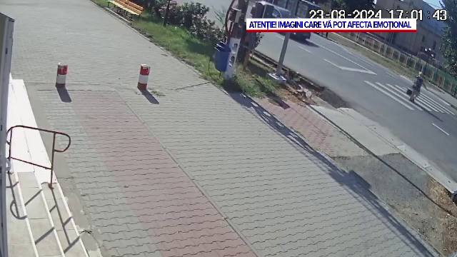 O femeie din Arad a fost izbită chiar pe trecerea de pietoni de un polițist. Impactul a fost înregistrat de camere
