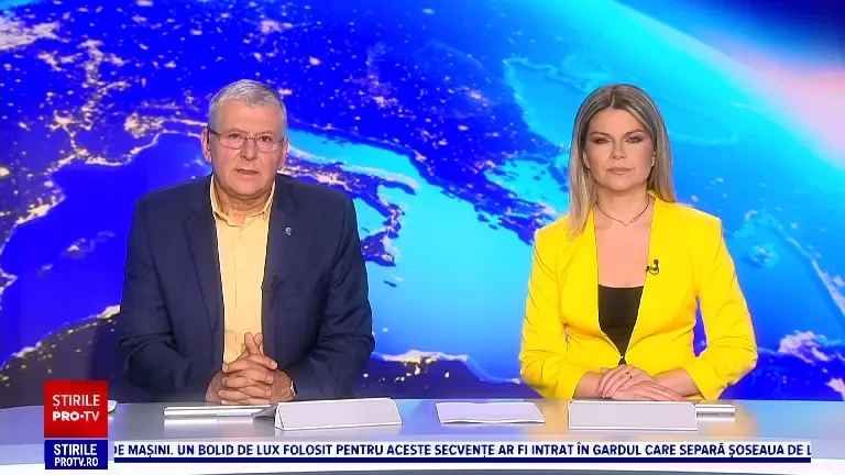 Furnicar duminică seara pe Calea Victoriei. Mii de oameni au ieșit la promenadă pe strada devenită pietonală