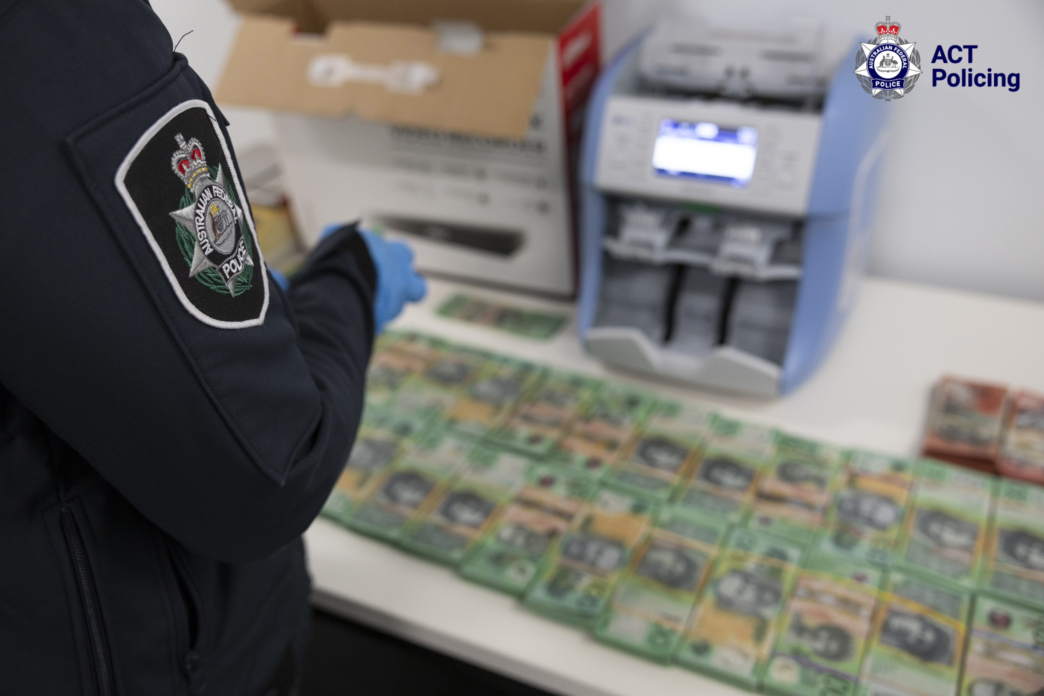 Operațiune majoră. Țara în care poliția a arestat 1.600 de persoane și a făcut capturi de 60 de mil. de dolari în câteva zile