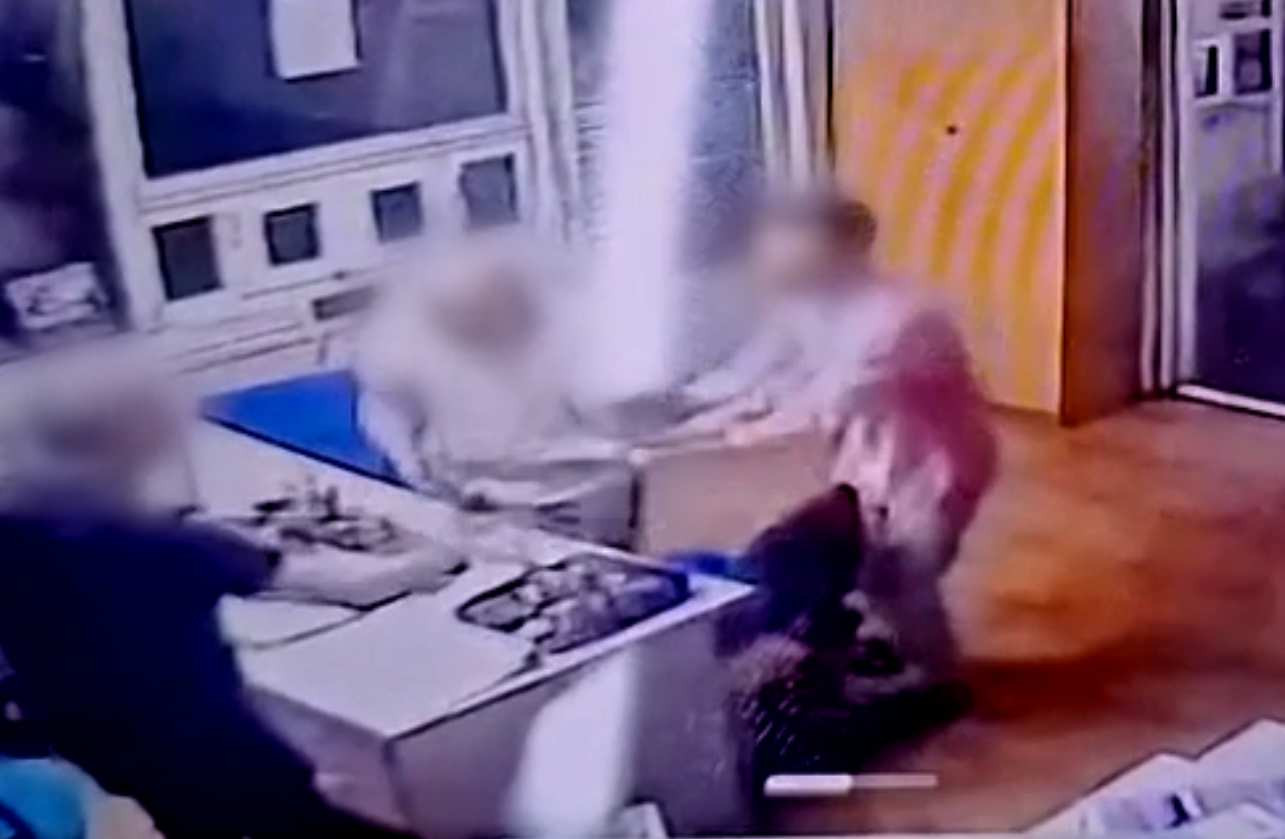 Scandal la un service din Voluntari. Cum au reacționat doi bărbați nemulțumiți de reparația mașinii