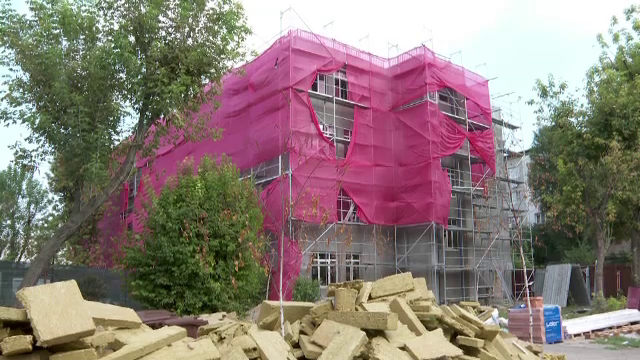 Anul școlar începe, iar mii de elevi vor fi nevoiți să învețe în școli-șantier