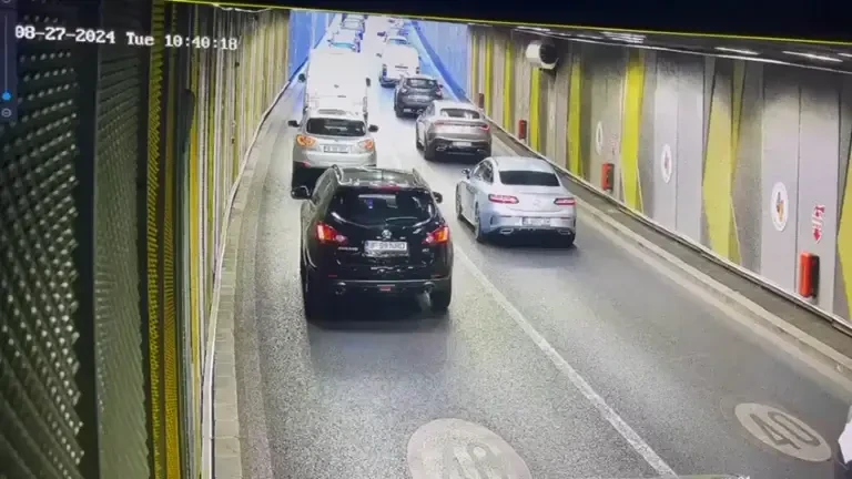 Încă un incident în Pasajul Unirii din București. O autospecială a lovit un ventilator automat-1