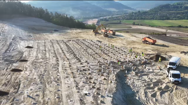 Soluția inedită a constructorului pentru a grăbi lucrările de pe Autostrada Transilvaniei. Inaugurarea, amânată până în 2026