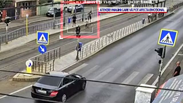 Momentul în care bărbatul din București a fost înjunghiat de doi adolescenți, într-o stație de tramvai. VIDEO