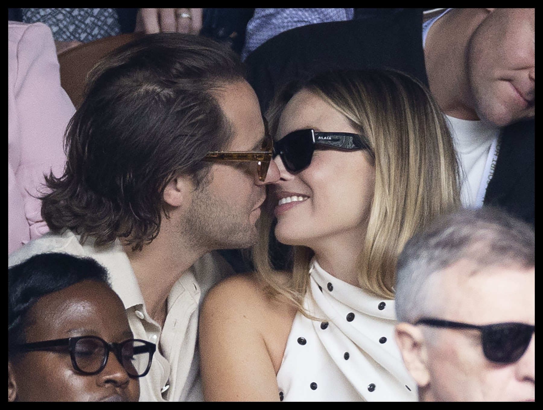 Margot Robbie, cu burtica de gravidă la vedere. Cum a fost surprinsă de paparazzi. GALERIE FOTO