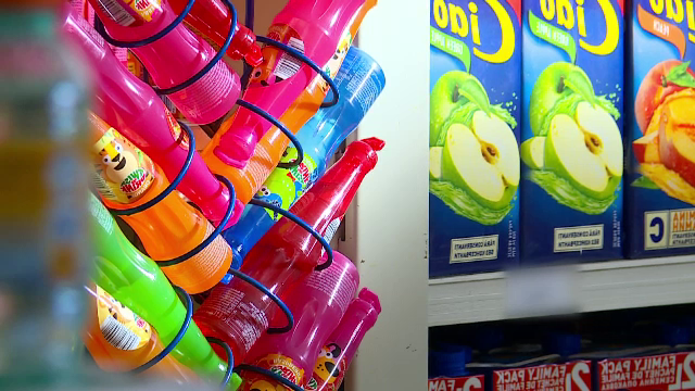 Scad vânzările de dulciuri și sucuri, după ce prețurile au crescut tot mai mult. Statul le suprataxează