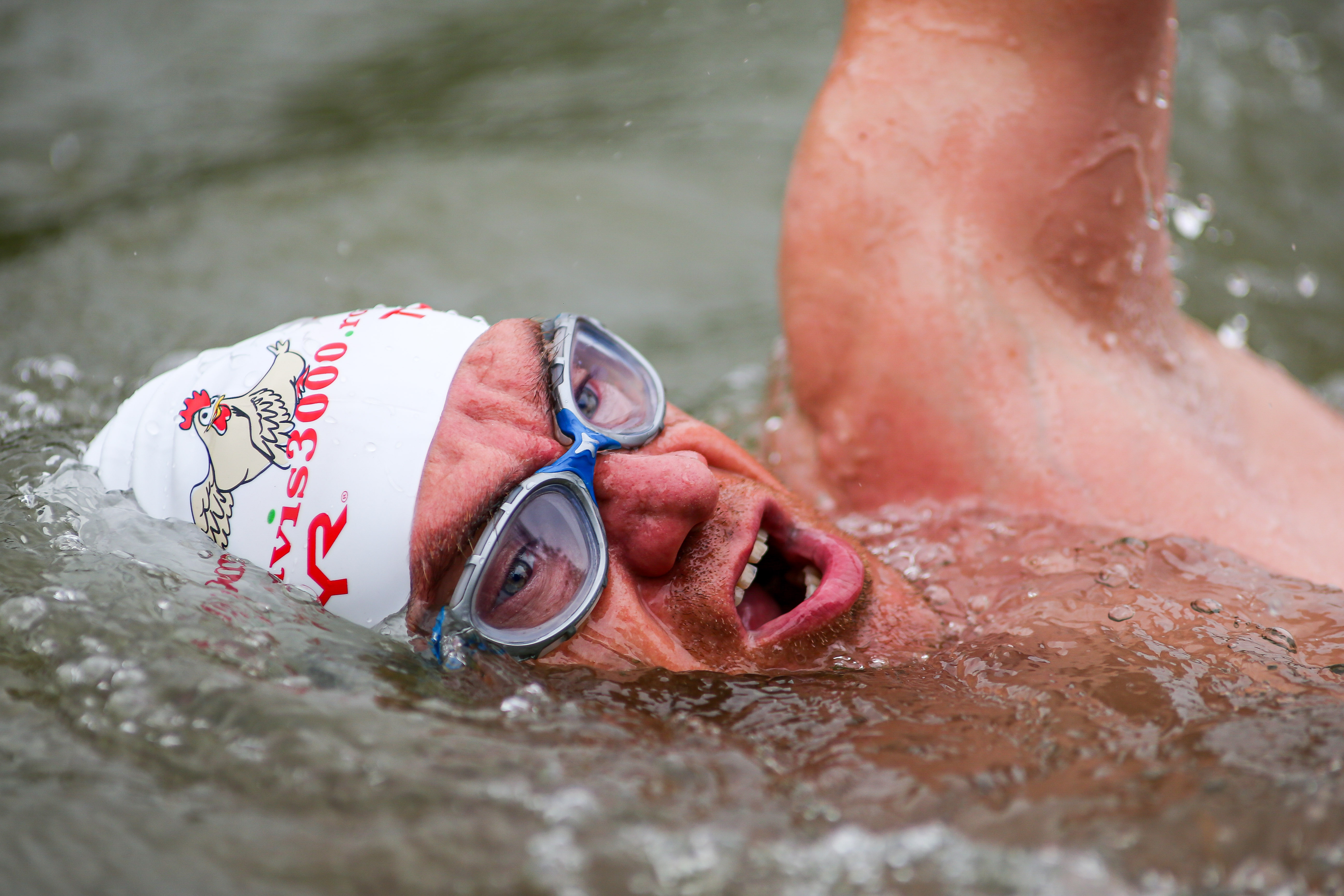 Avram Iancu a traversat înot Canalul Mânecii, pentru a doua oară. Sportivul a renunțat să se și întoarcă