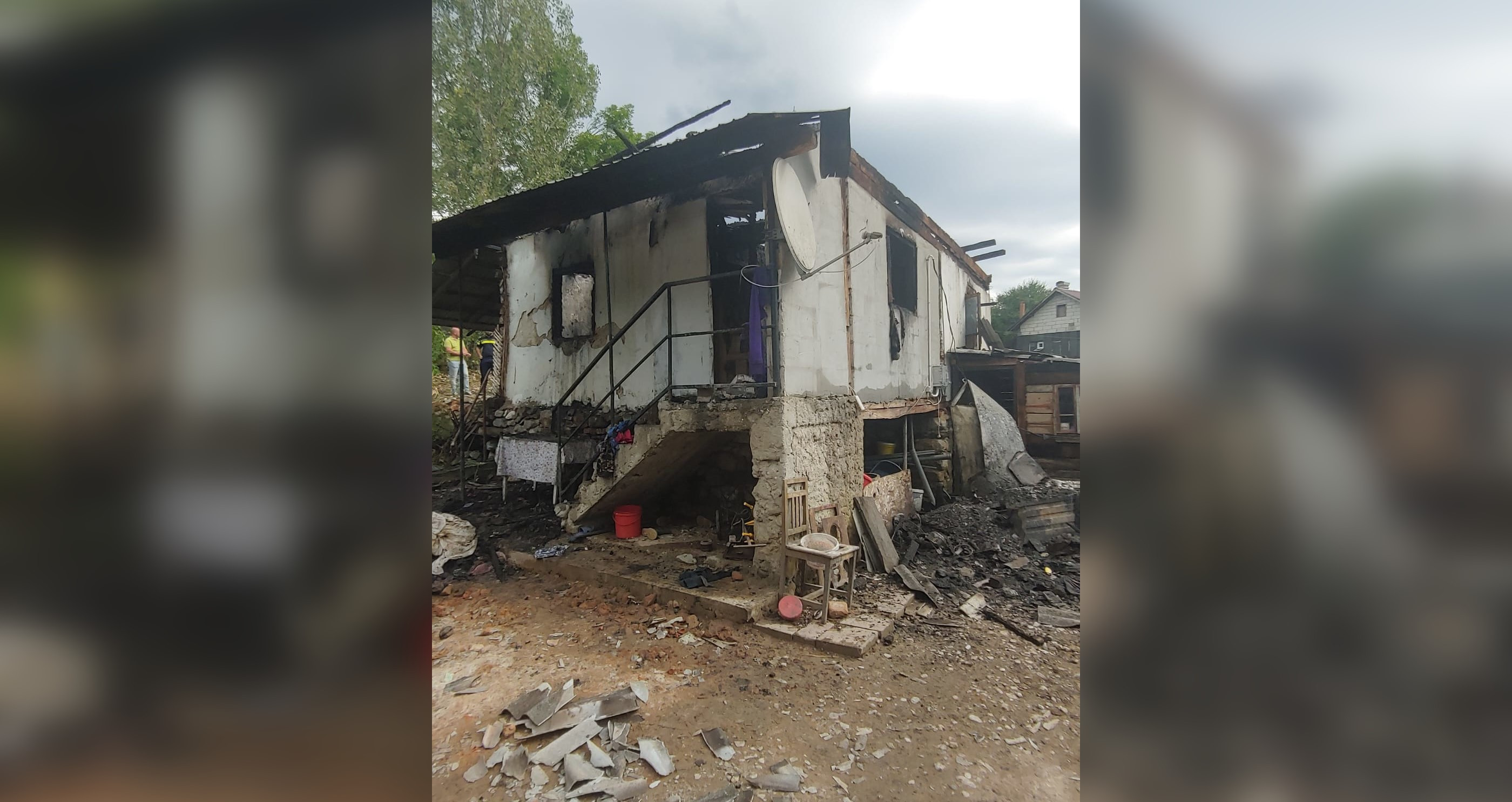 Incendiu puternic într-o casă din Vâlcea. Un copil a murit, iar o femeie e dată dispărută | FOTO