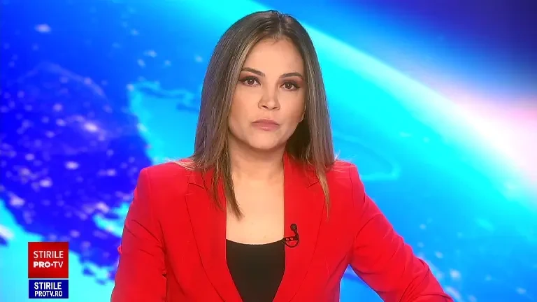 Tragedie evitată în ultima clipă. Cum a reușit o familie cu un bebeluș să scape, după ce o mașină a intrat pe trotuar | VIDEO