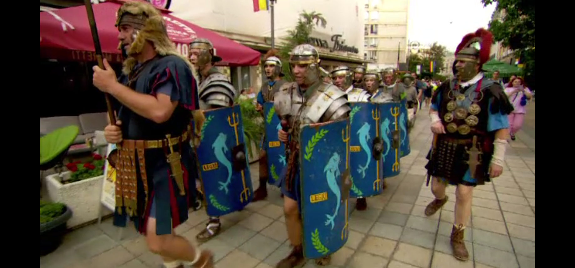 La Iași a început festivalul Getodava. Dacii și romanii au defilat în costumele purtate de strămoși pe câmpul de luptă