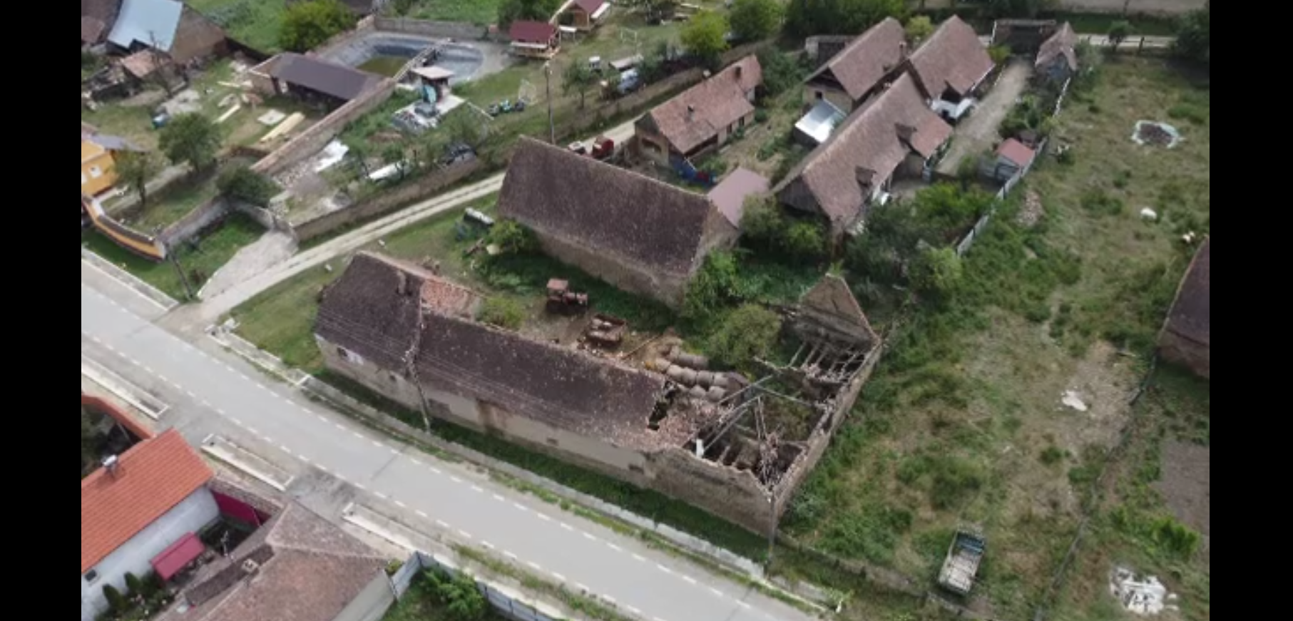 Șurile tradiționale sunt pe cale de dispariție. Multe dintre aceste adăposturi au fost lăsate în paragină