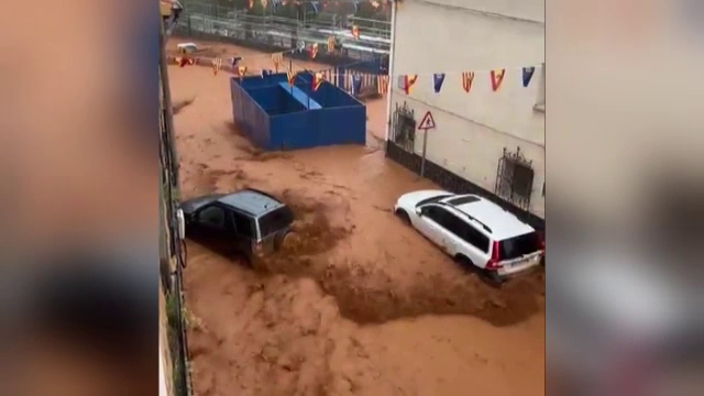 Potop în Spania. Puhoaie de apă și noroi au invadat străzile