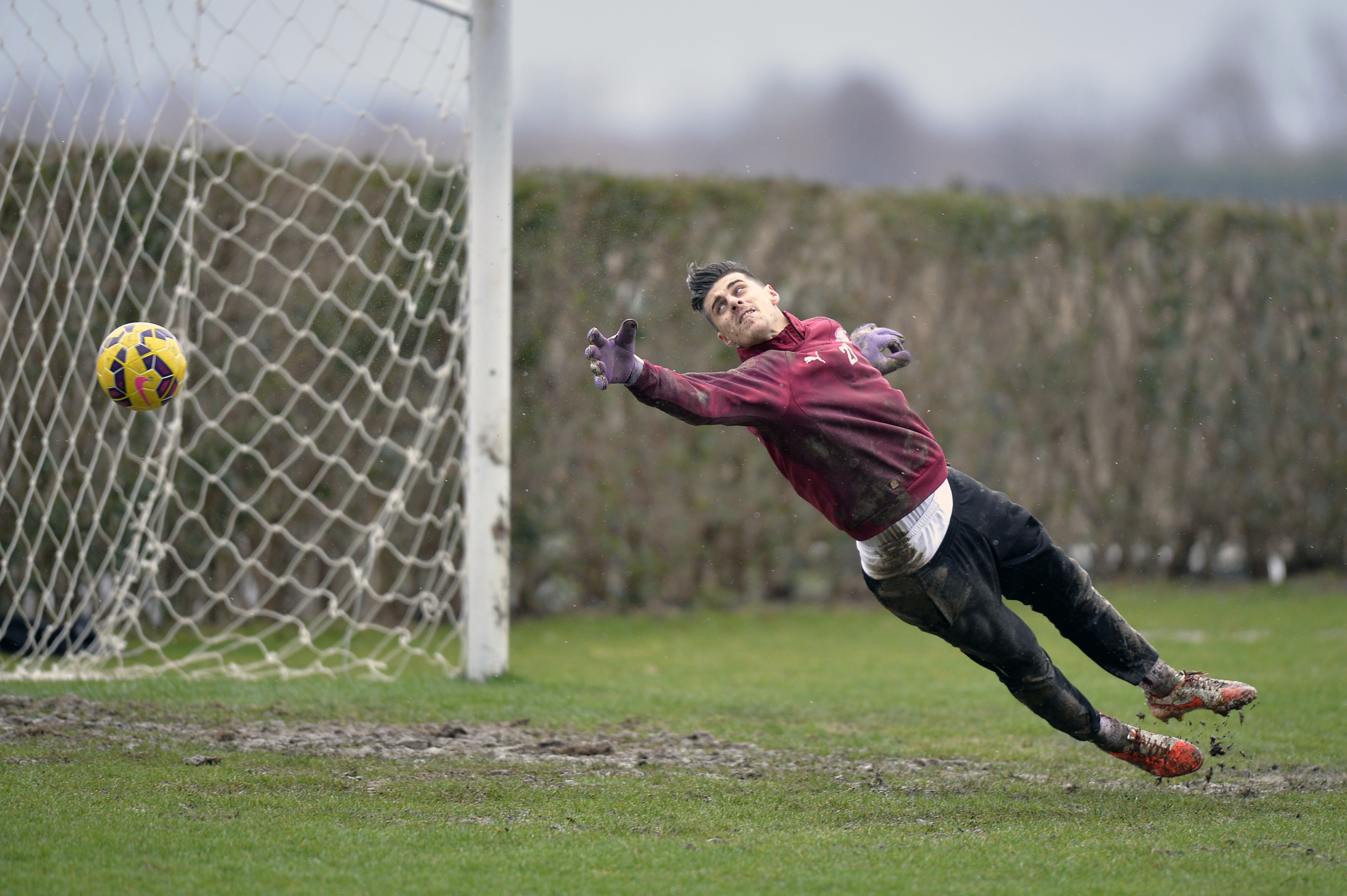 Meci oficial de fotbal din Vaslui, întrerupt de primar. A dat jucătorii afară de pe teren, că-i stricau gazonul. Ce a urmat