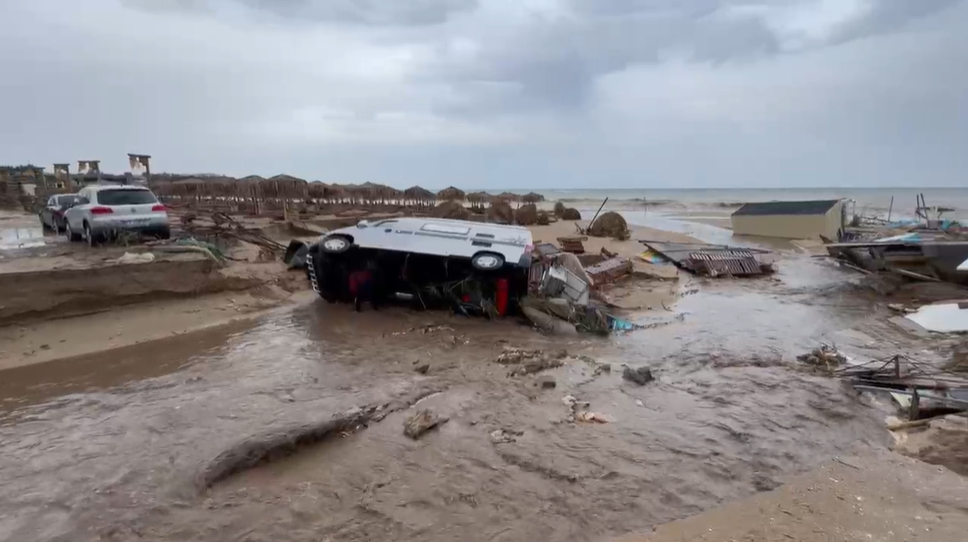 Plaja din Vama Veche nu mai există: ”Totul a fost distrus”. Imagini șocante cu urmările potopului de 226 l/mp căzut din cer