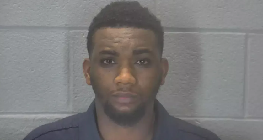 Un bebeluș mort, găsit de polițiștii într-o găleată. A murit asfixiat, din cauza tatălui său. Bărbatul a fost arestat