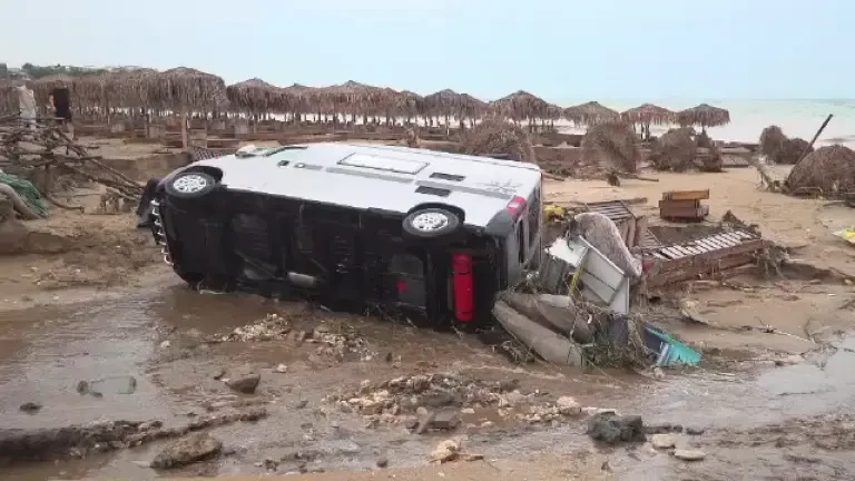 Cum arată acum Vama Veche, după ce a fost distrusă de furtunile torențiale. Noi imagini cu dezastrul produs de natură