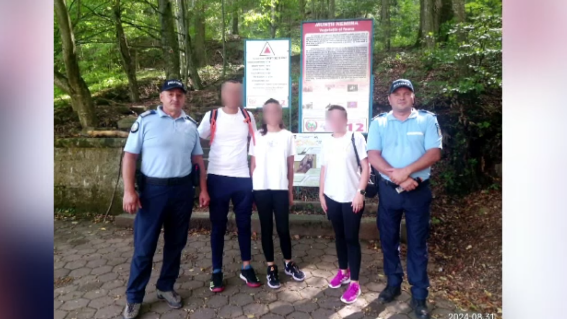 O familie aflată în vacanță la Slănic Moldova a dat nas în nas cu 3 urși. Turiștii au cerut ajutorul jandarmilor