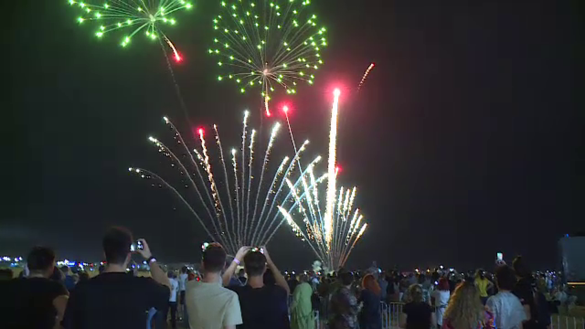 Cel mai mare show aviatic organizat în România, încheiat cu focuri de artificii. Oamenii, impresionați de BIAS: ”Fantastic!”